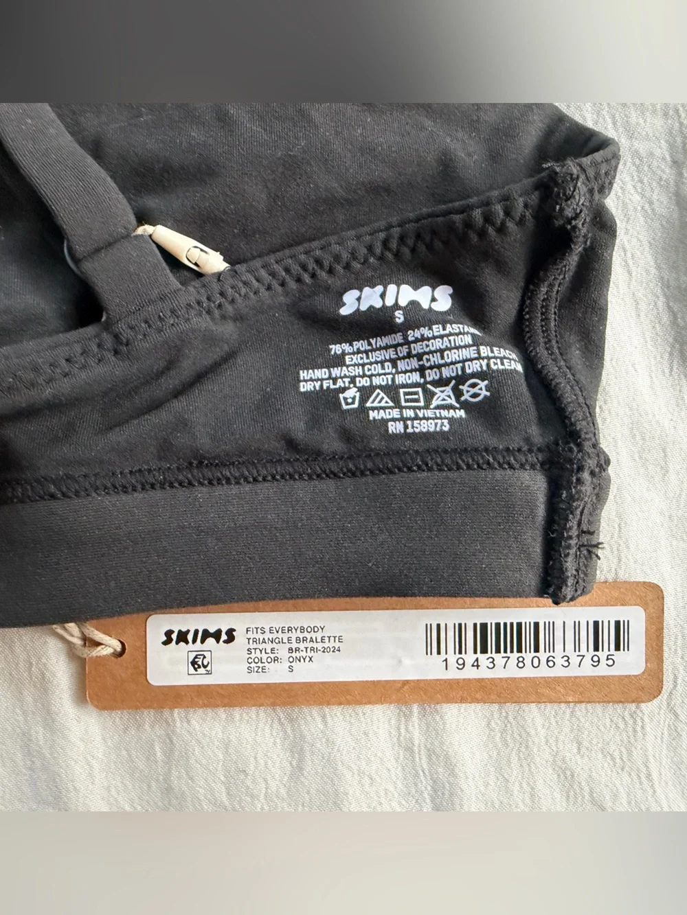 NWT SKIMS Fits Everybody Triangle Bralette Size Small Onyx Black Buttery Soft